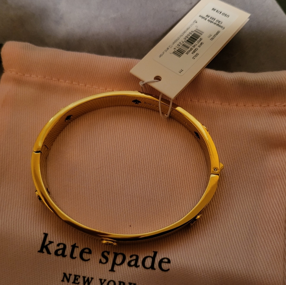 Beautiful Kate Spade Spade Hinged Bangle - Picture 4 of 5